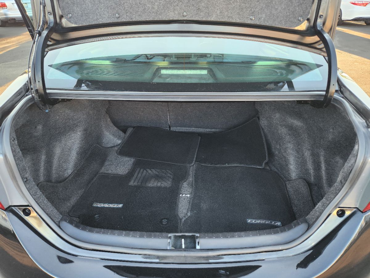 2014 Toyota Corolla LE photo 10