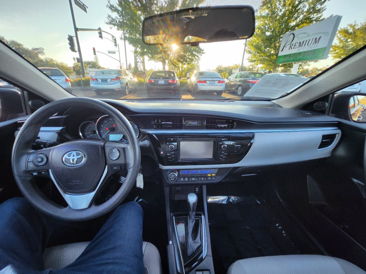 2014 Toyota Corolla LE photo 13