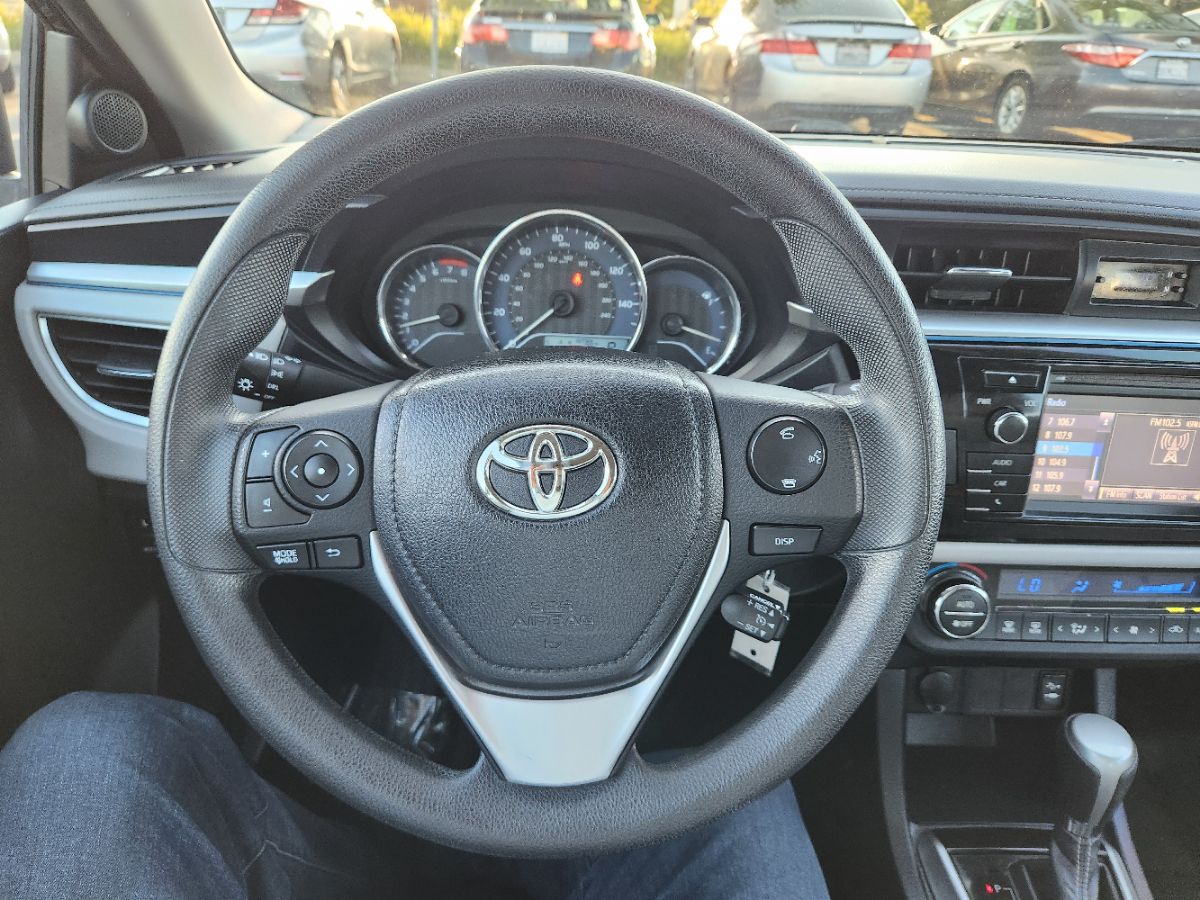 2014 Toyota Corolla LE photo 15