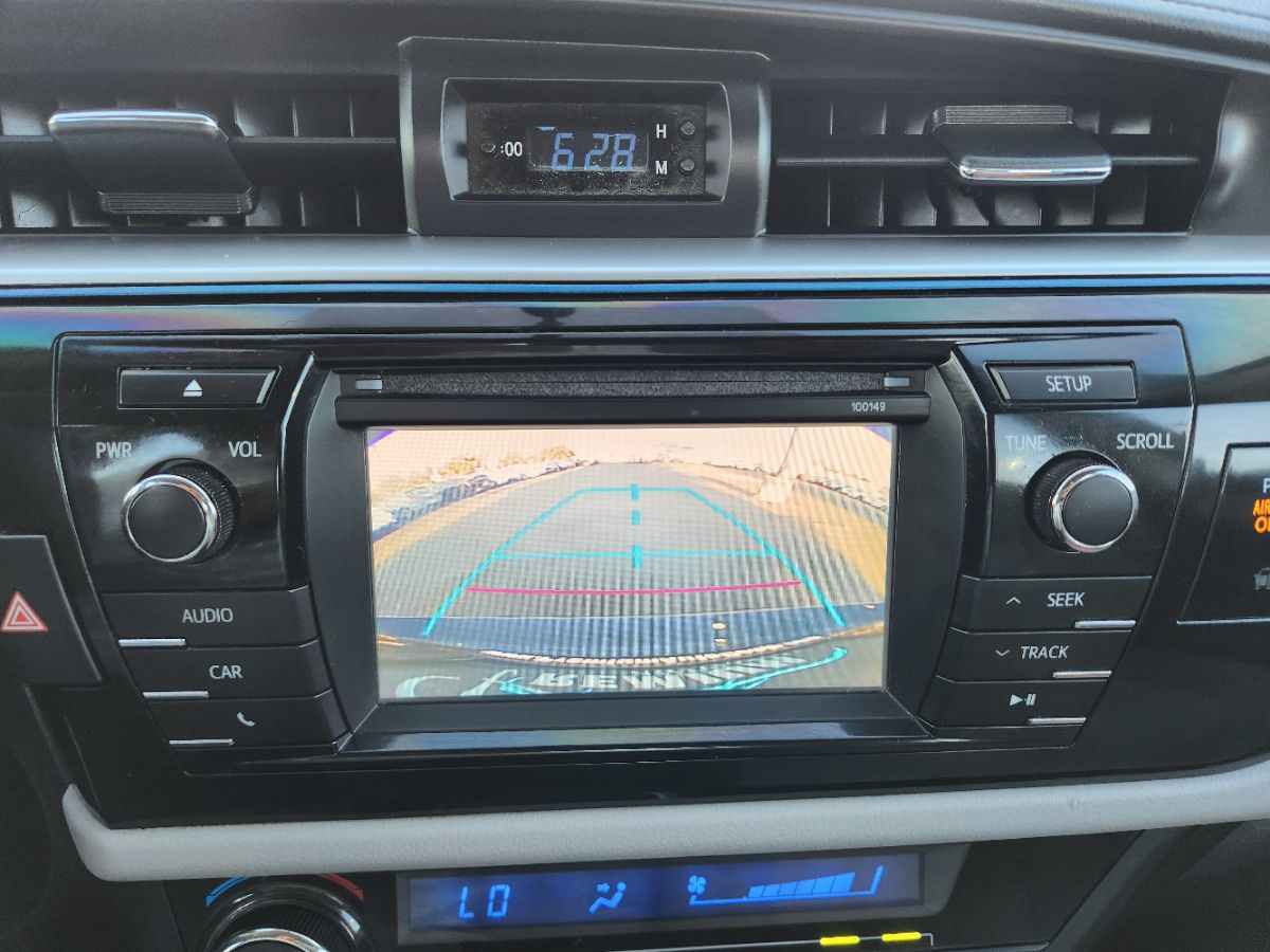 2014 Toyota Corolla LE photo 16