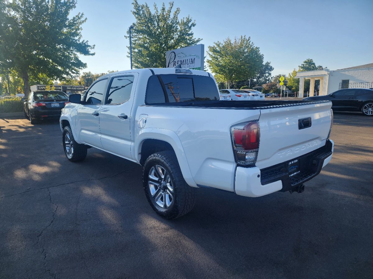 2017 Toyota Tacoma Limited Double Cab V6 4x4 photo 3