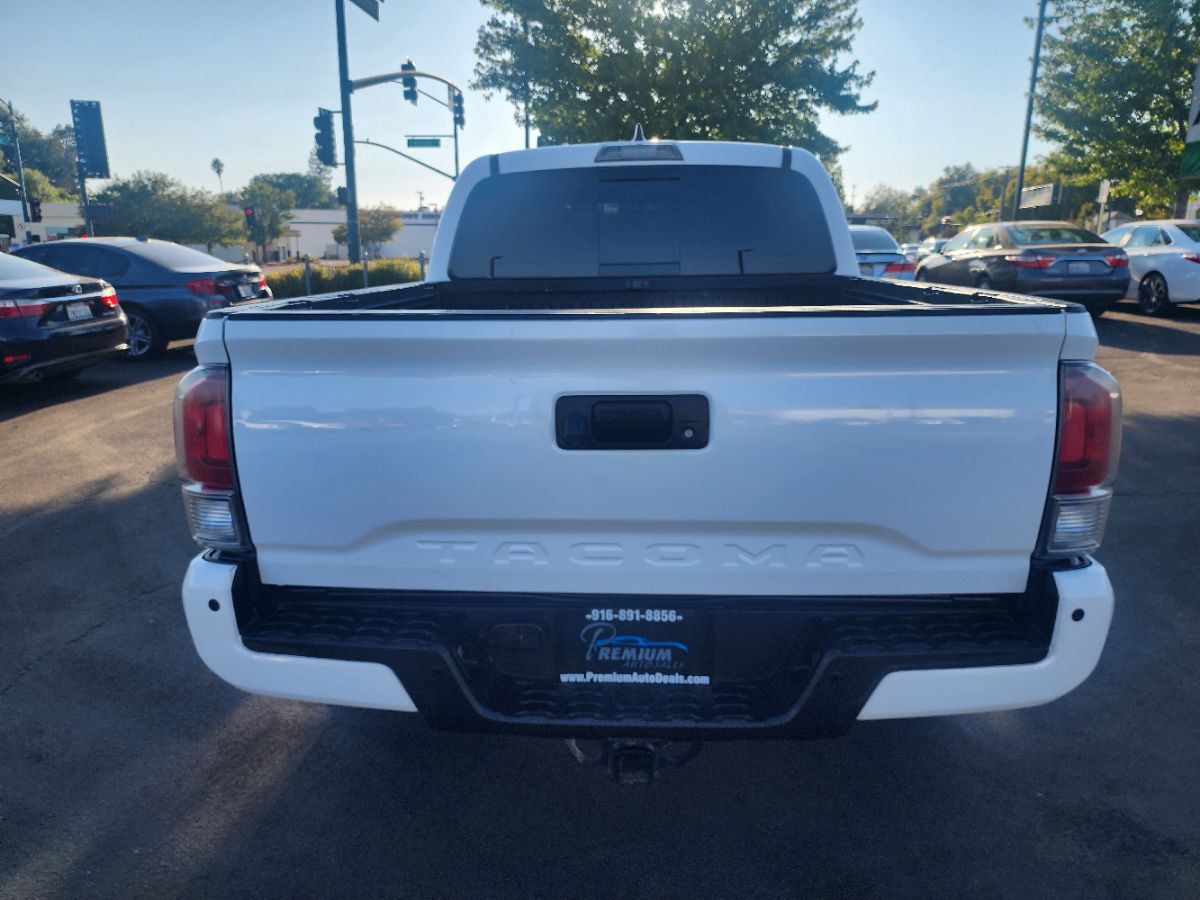 2017 Toyota Tacoma Limited Double Cab V6 4x4 photo 4