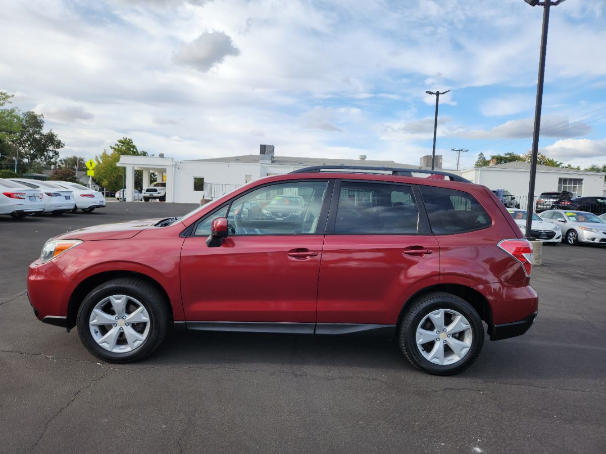 2016 Subaru Forester 2.5i Premium photo 2
