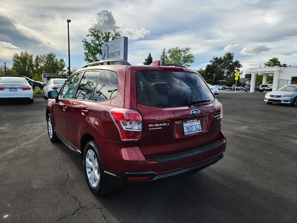 2016 Subaru Forester 2.5i Premium photo 3