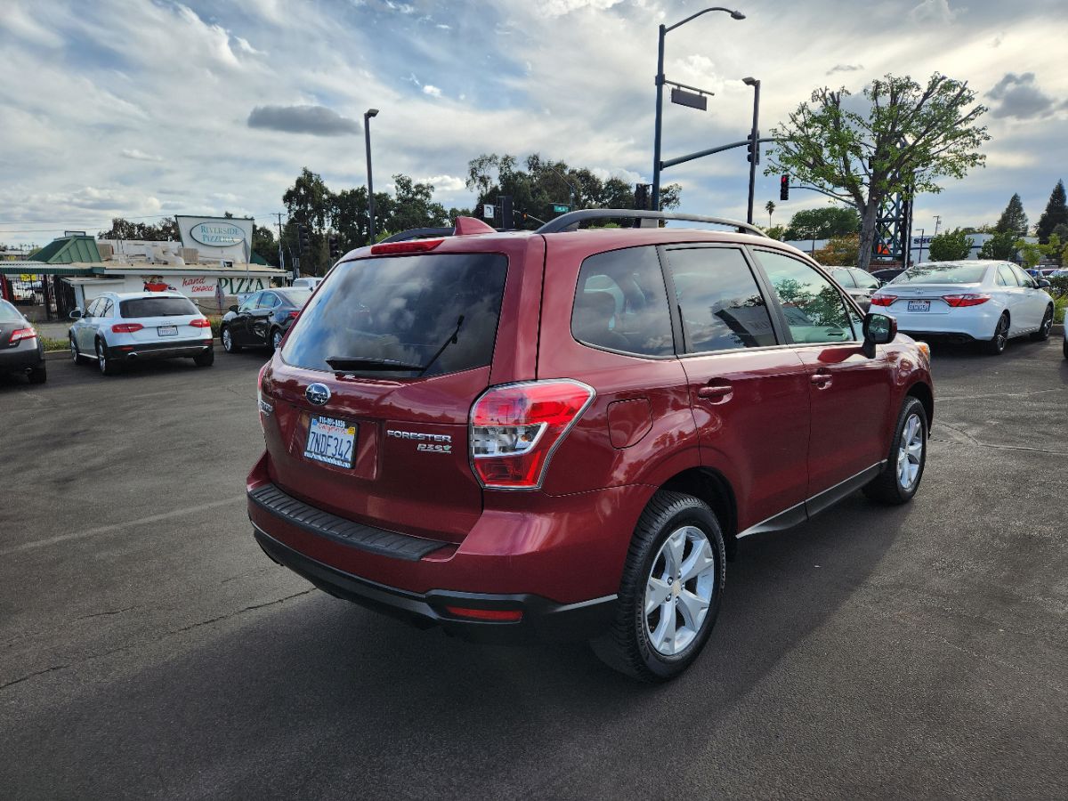 2016 Subaru Forester 2.5i Premium photo 5