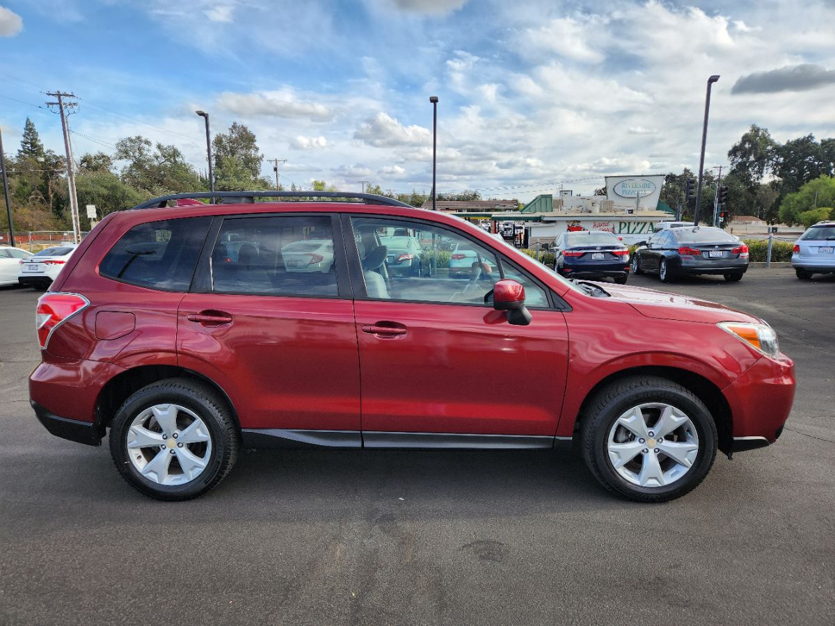 2016 Subaru Forester 2.5i Premium photo 6