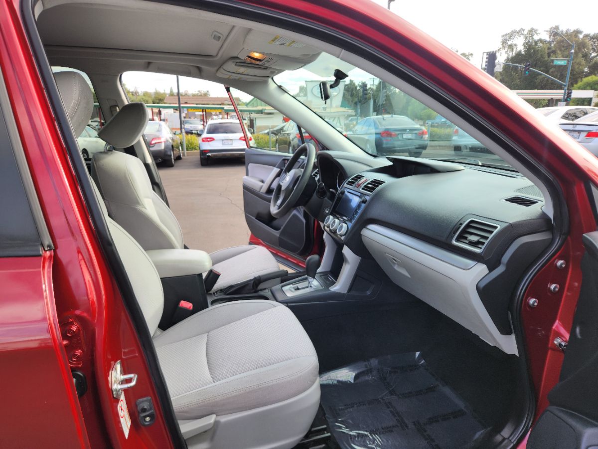 2016 Subaru Forester 2.5i Premium photo 13