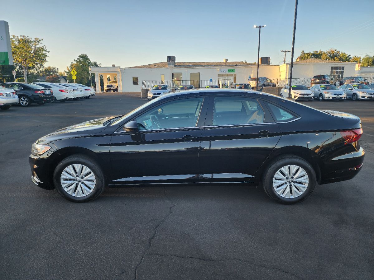 2020 Volkswagen Jetta SE photo 2