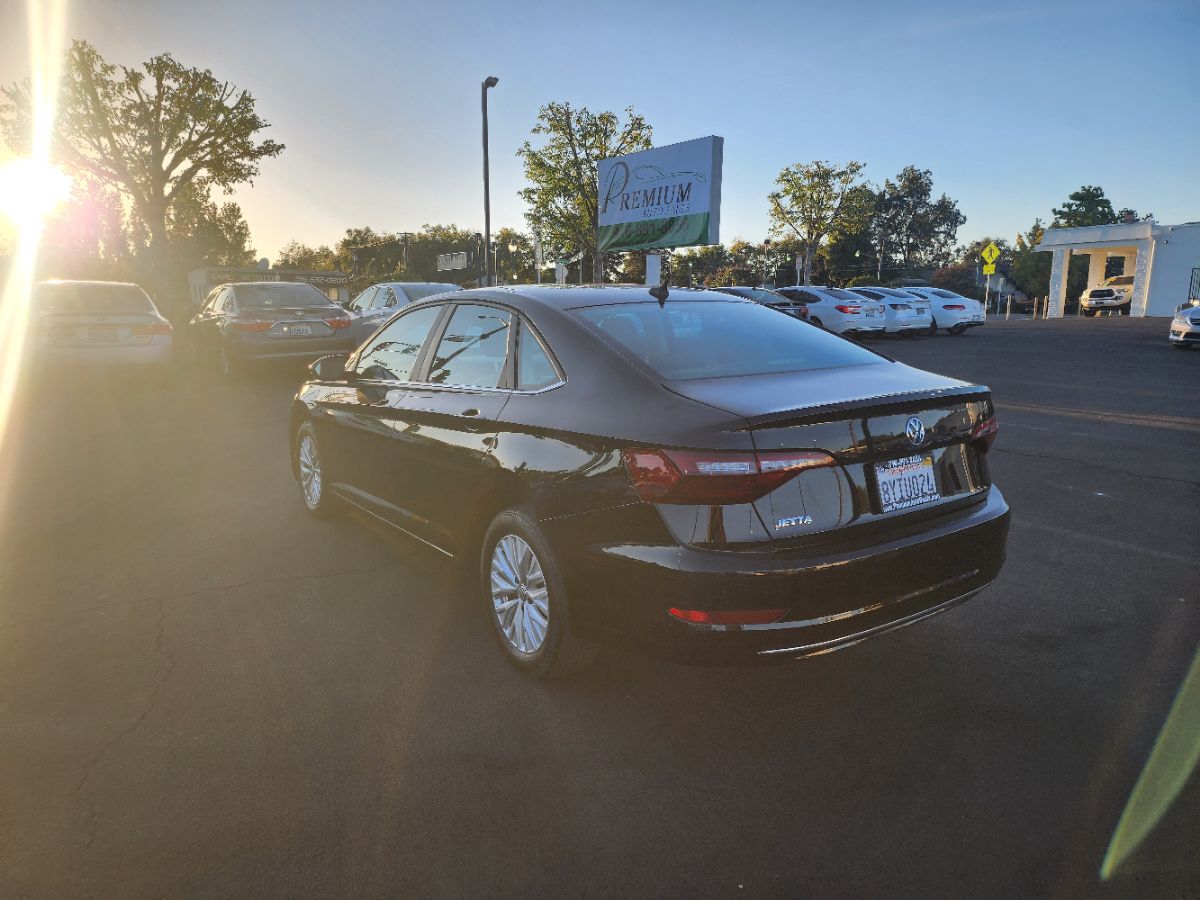 2020 Volkswagen Jetta SE photo 3