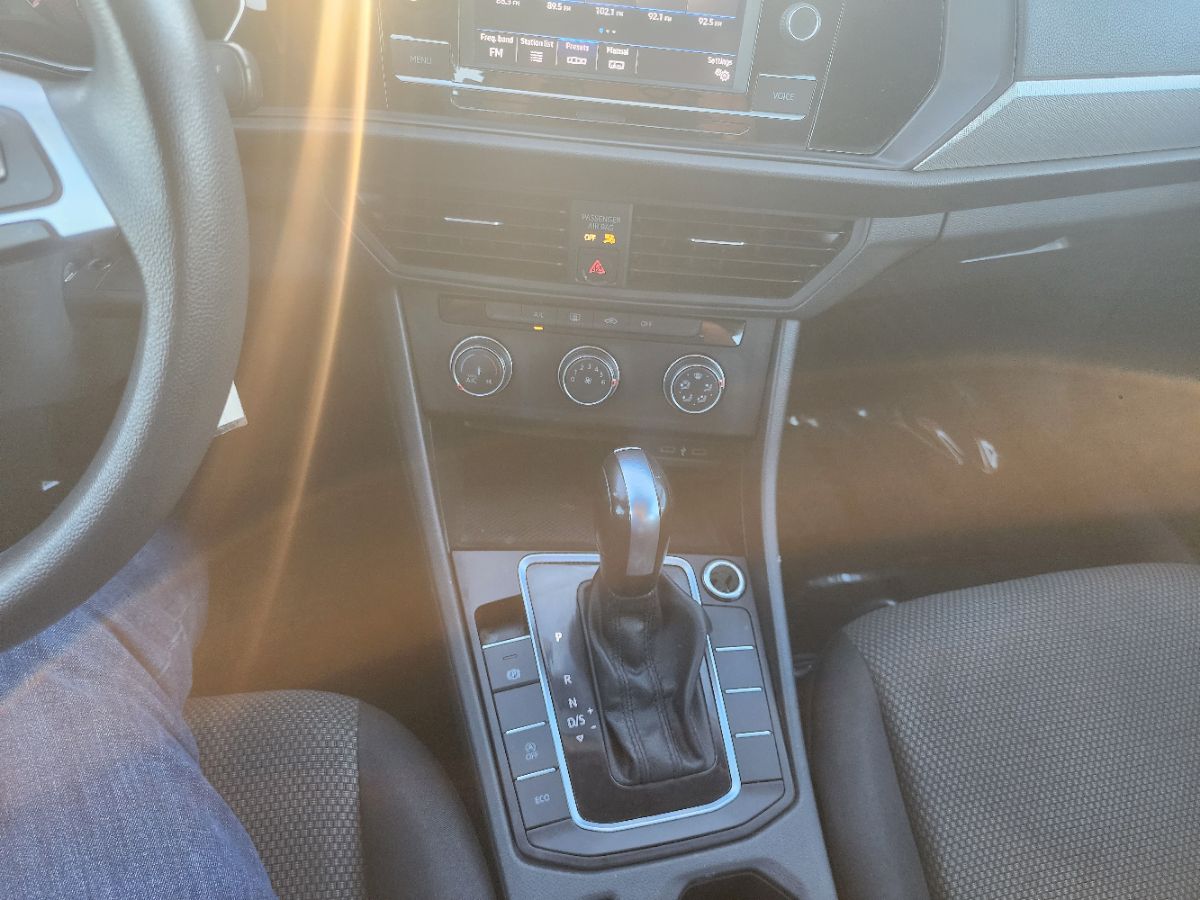 2020 Volkswagen Jetta SE photo 16