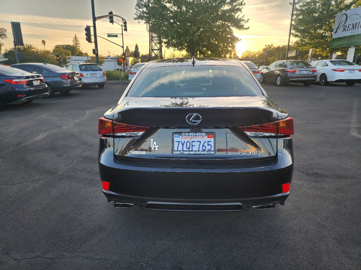 2017 Lexus IS 350 F SPORT photo 4