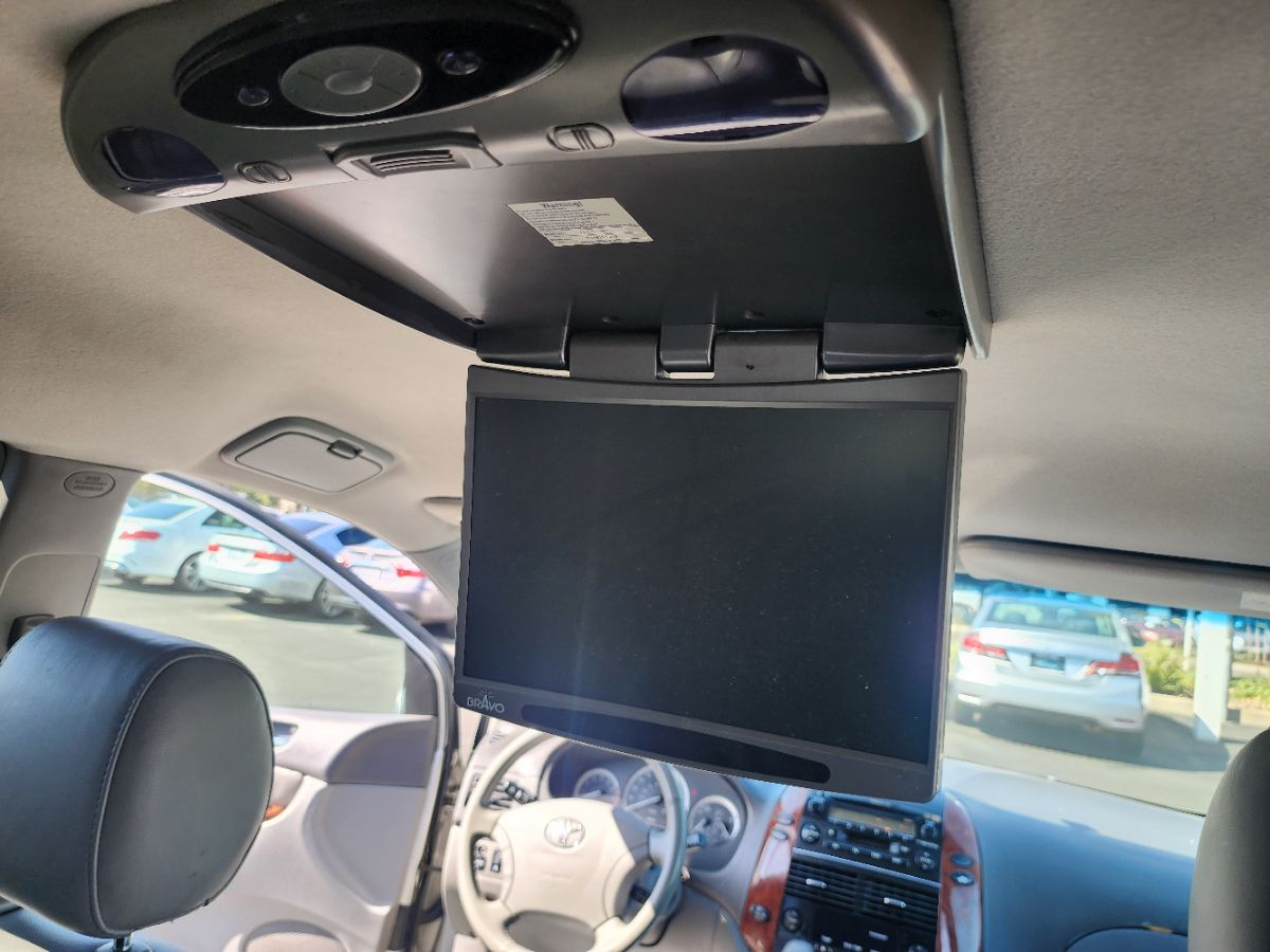 2004 Toyota Sienna XLE Limited photo 15