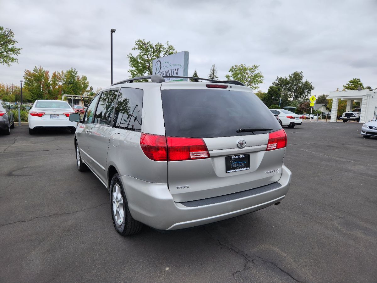 2004 Toyota Sienna XLE Limited photo 3