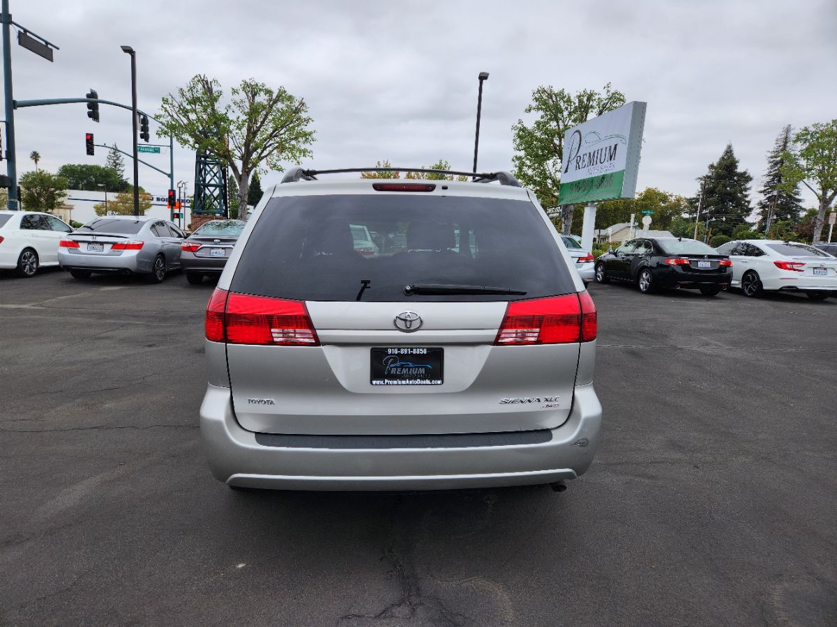 2004 Toyota Sienna XLE Limited photo 4