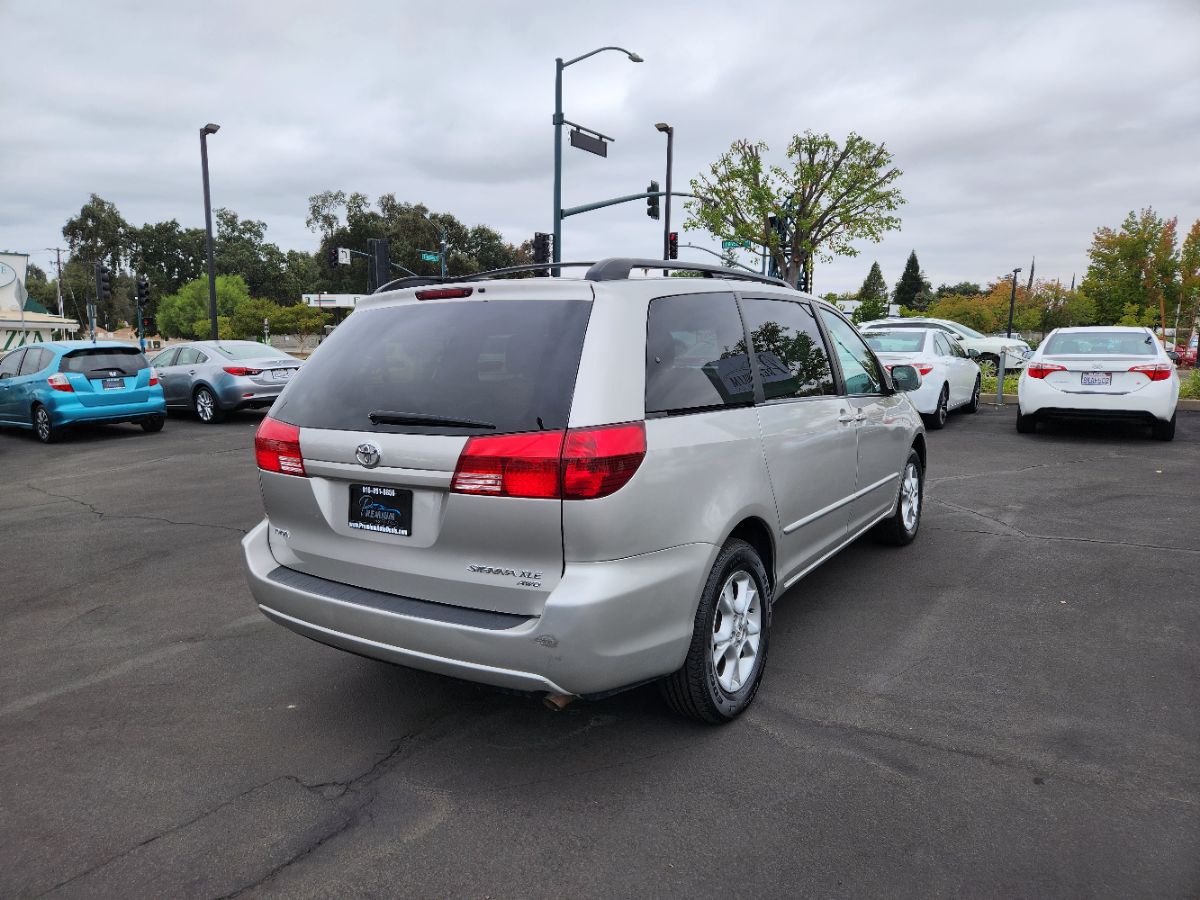 2004 Toyota Sienna XLE Limited photo 5