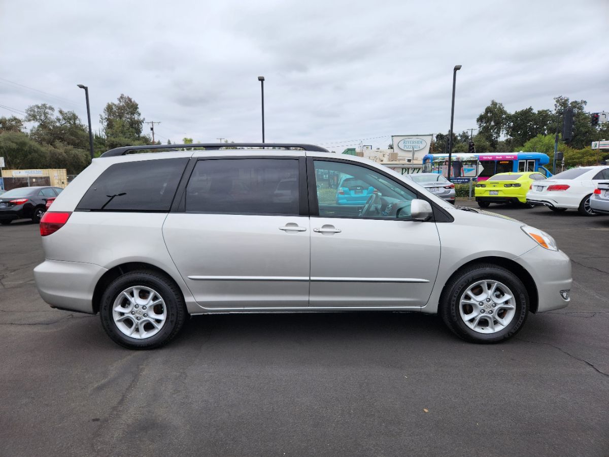 2004 Toyota Sienna XLE Limited photo 6
