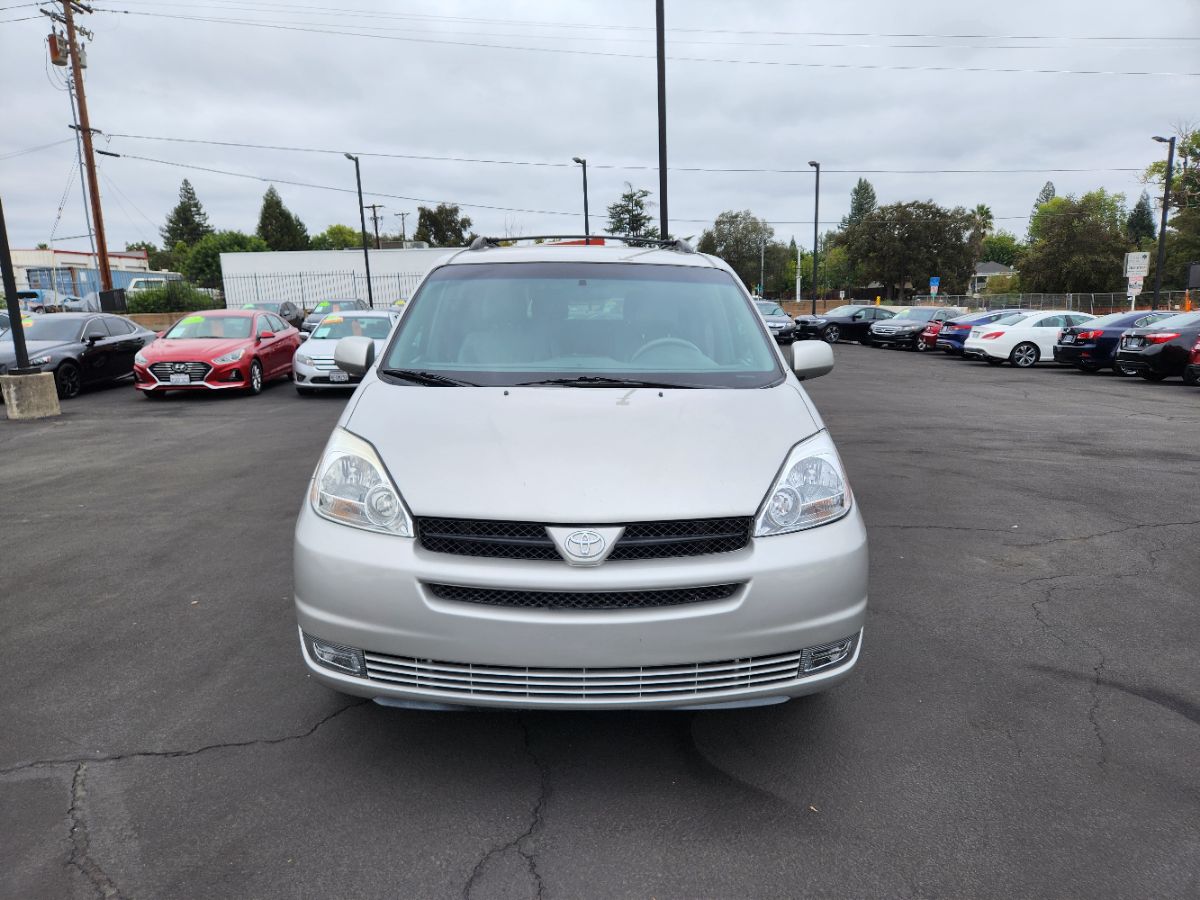 2004 Toyota Sienna XLE Limited photo 8