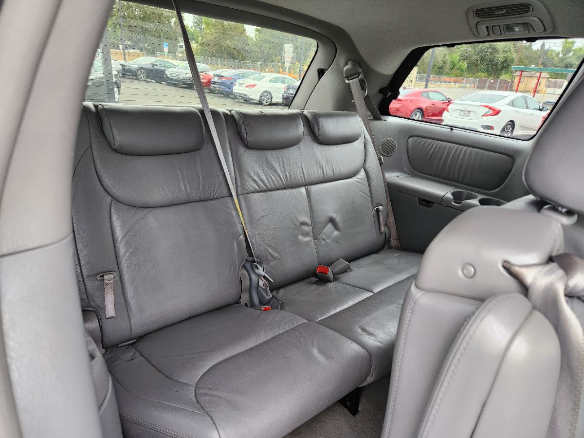 2004 Toyota Sienna XLE Limited photo 12