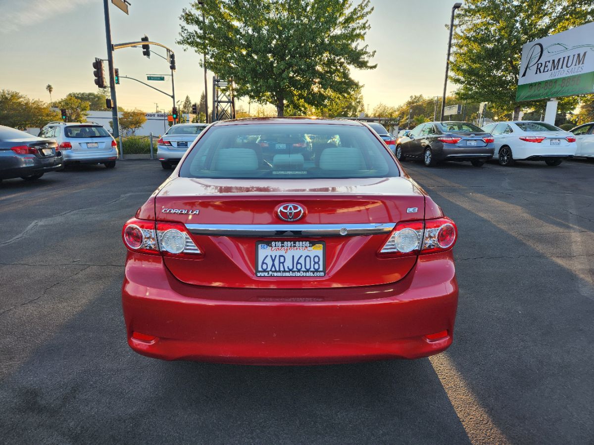 2011 Toyota Corolla LE photo 4