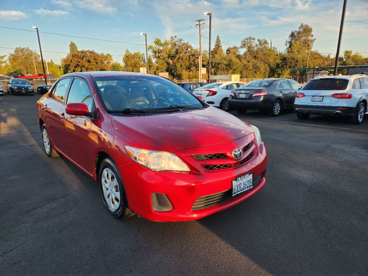2011 Toyota Corolla LE photo 5