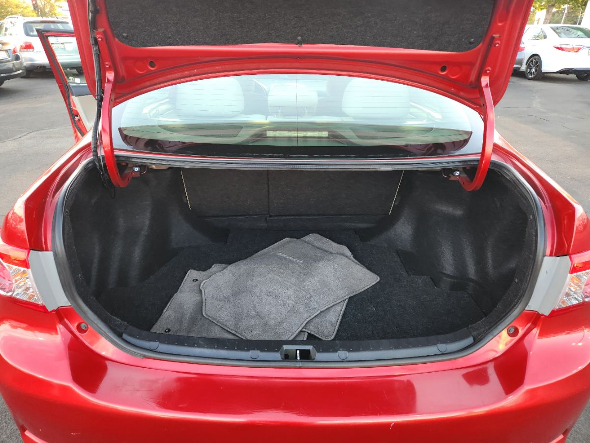 2011 Toyota Corolla LE photo 9
