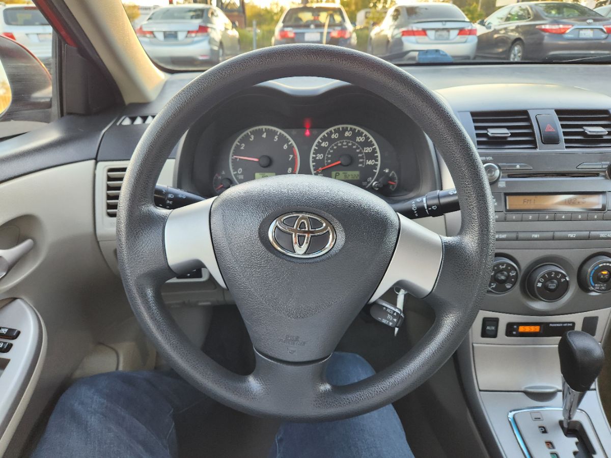 2011 Toyota Corolla LE photo 13