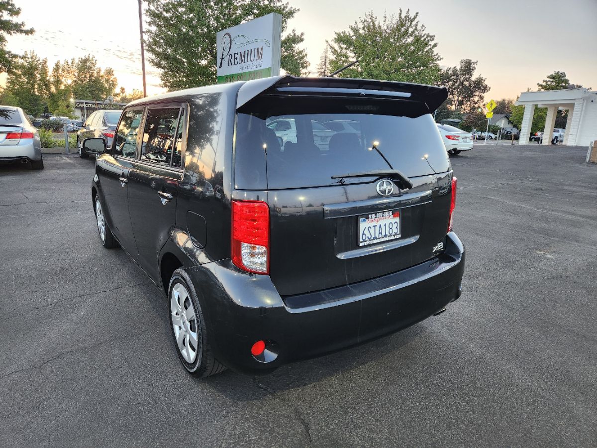 2011 Scion xB photo 2