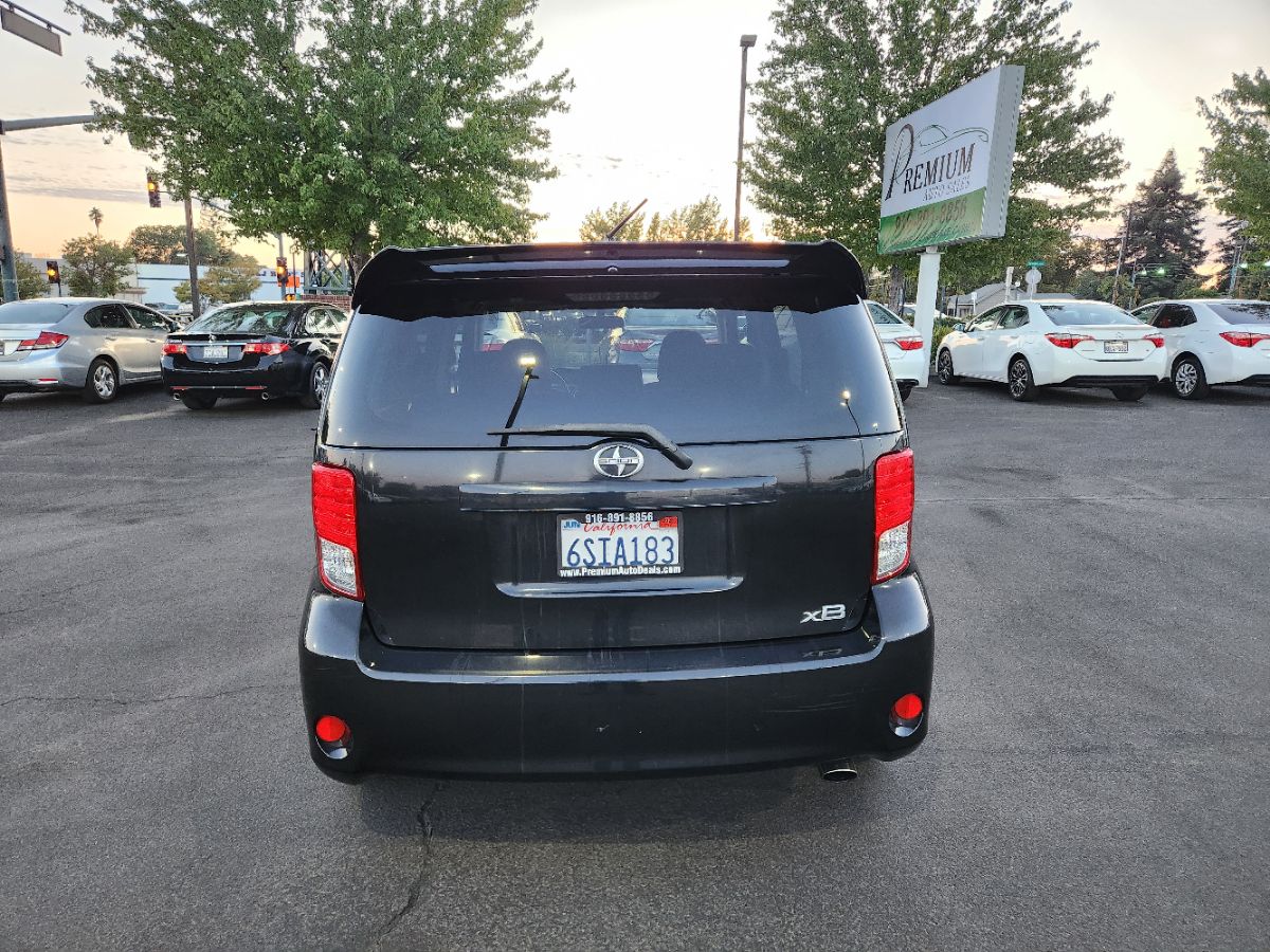 2011 Scion xB photo 3