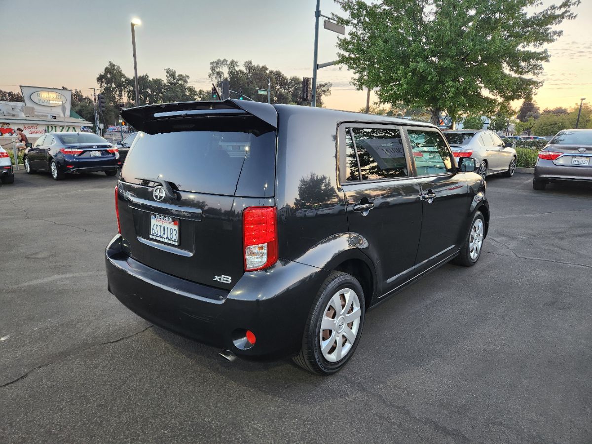 2011 Scion xB photo 4