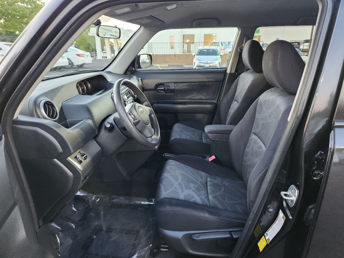 2011 Scion xB photo 7