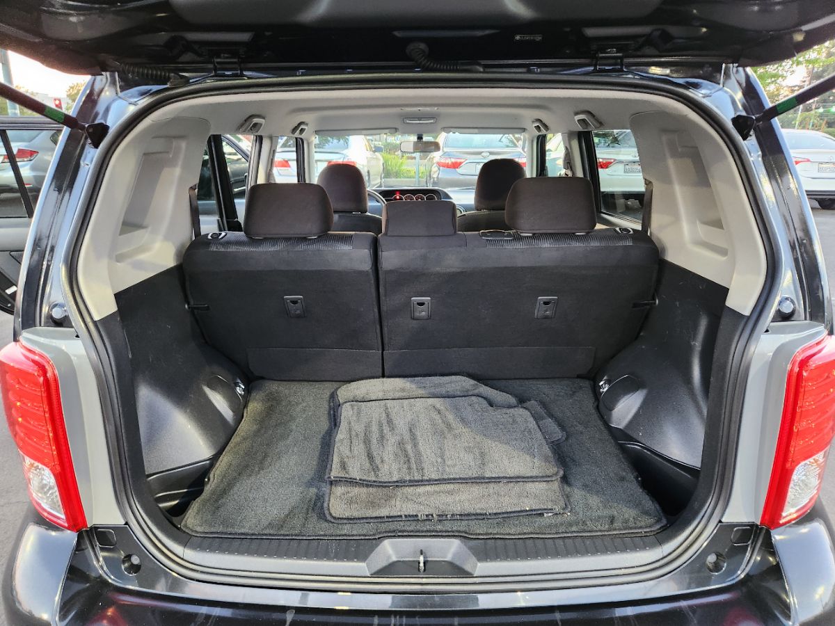 2011 Scion xB photo 9