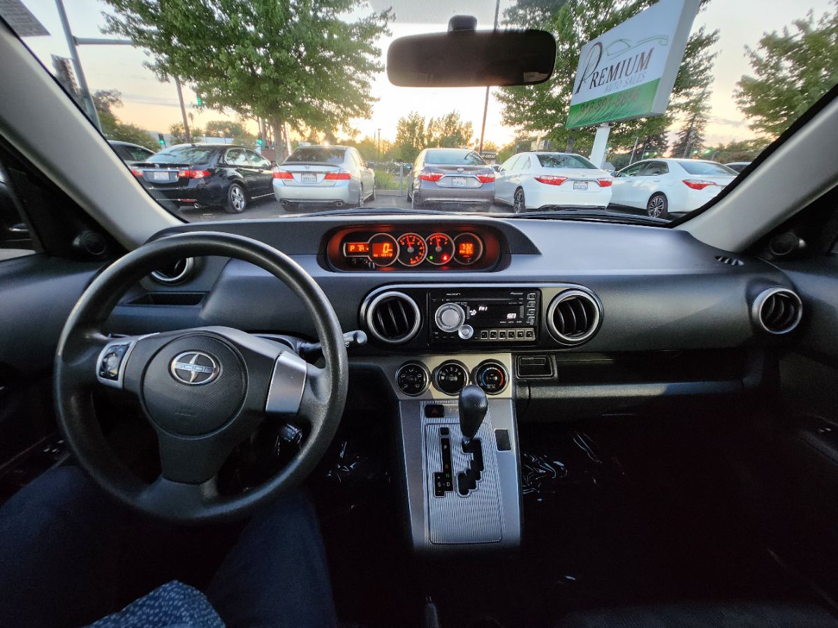 2011 Scion xB photo 12