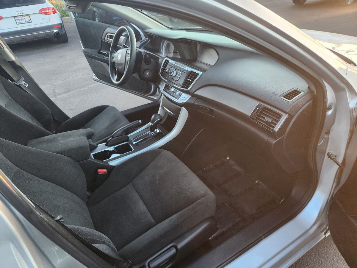 2013 Honda Accord LX photo 12