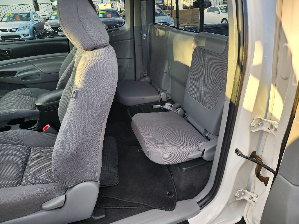 2012 Toyota Tacoma 4x4 Access Cab photo 9
