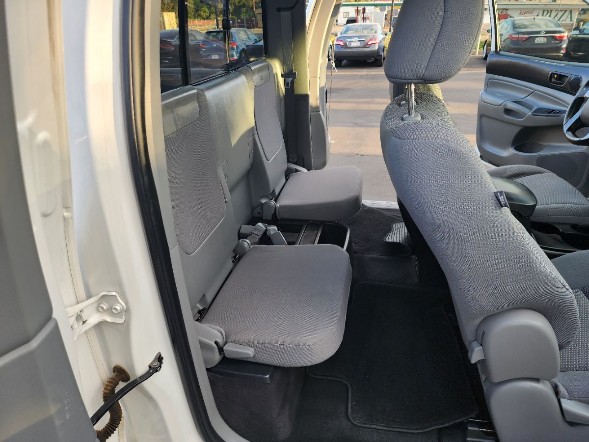 2012 Toyota Tacoma 4x4 Access Cab photo 11