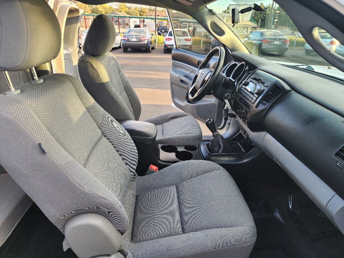 2012 Toyota Tacoma 4x4 Access Cab photo 13