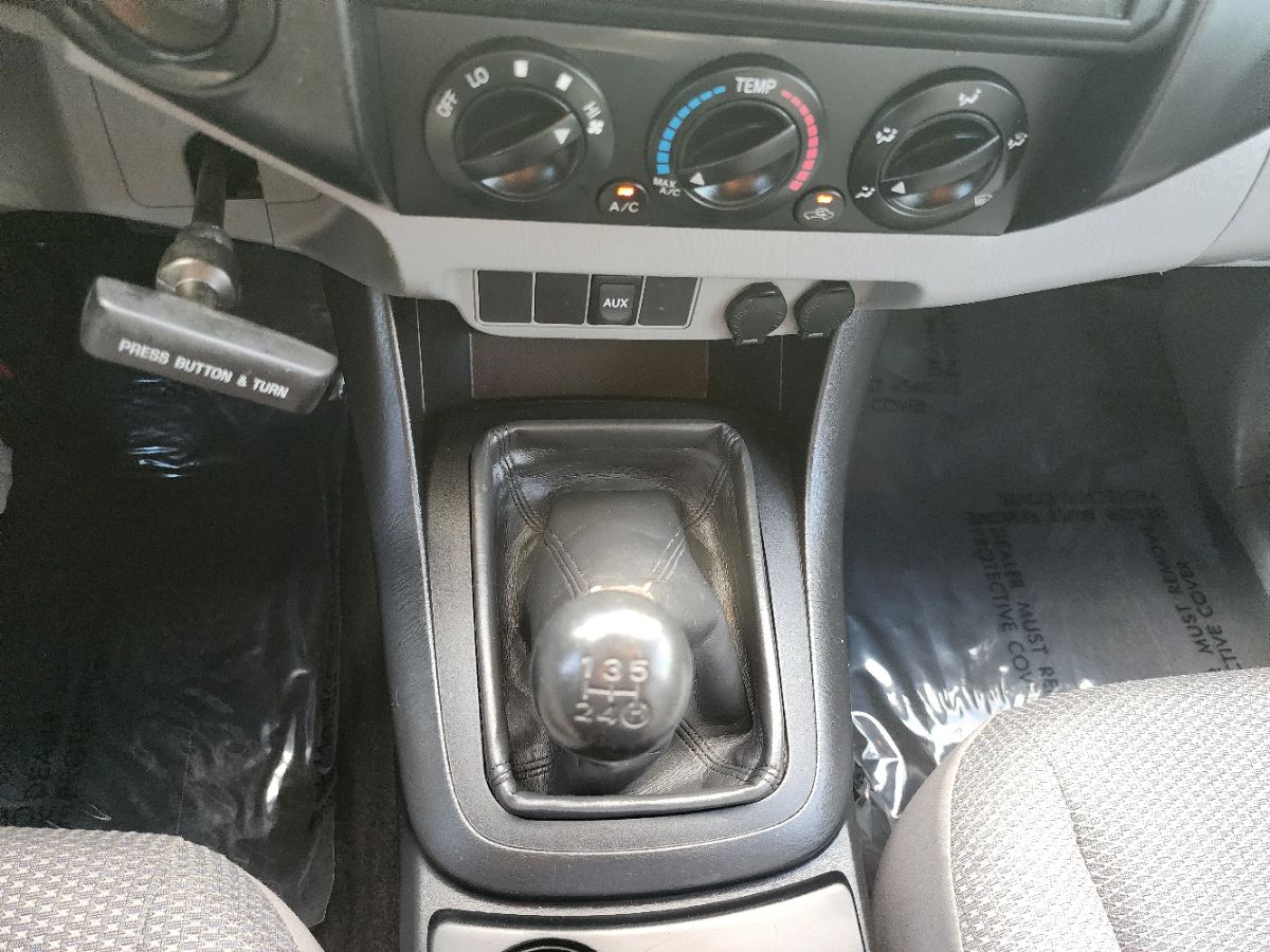 2012 Toyota Tacoma 4x4 Access Cab photo 15