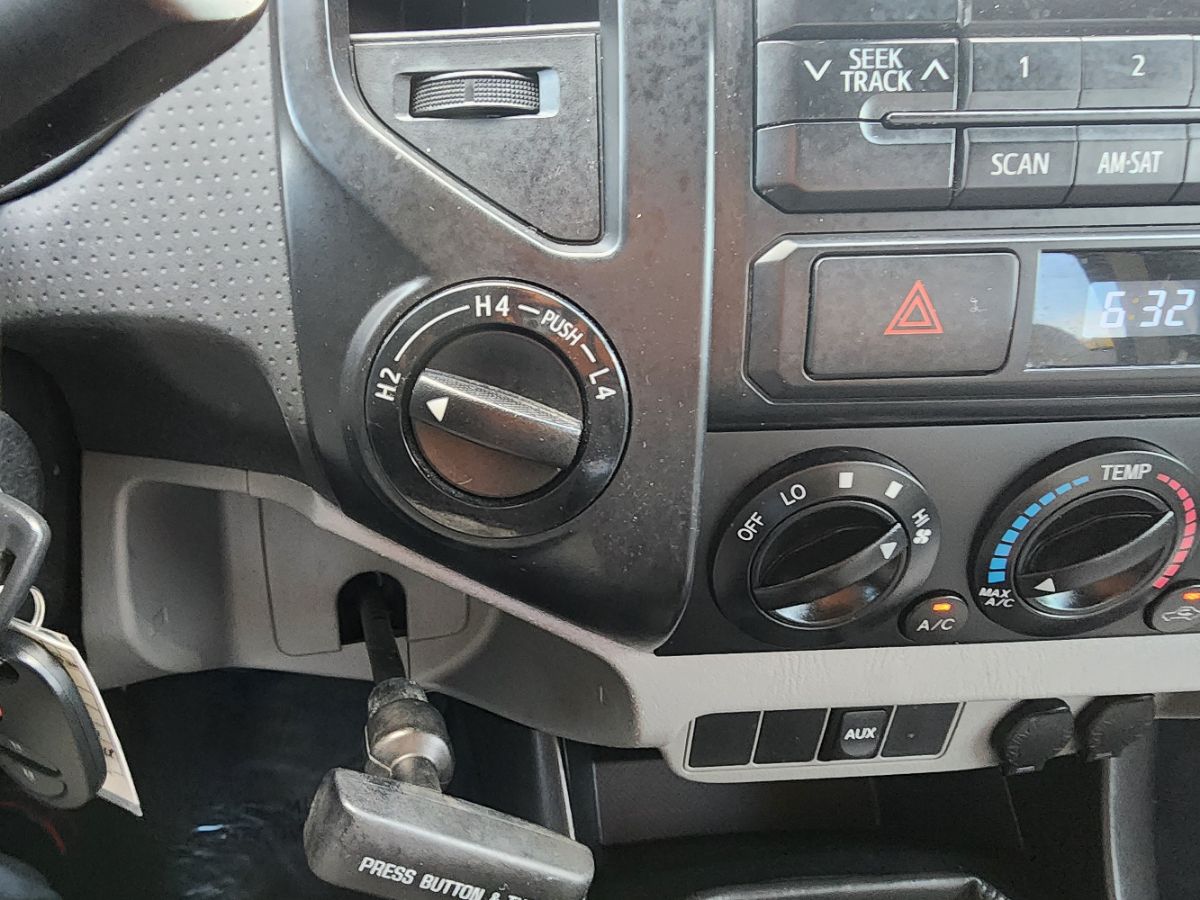 2012 Toyota Tacoma 4x4 Access Cab photo 16