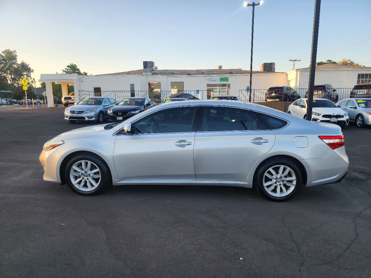 2013 Toyota Avalon XLE Premium photo 2