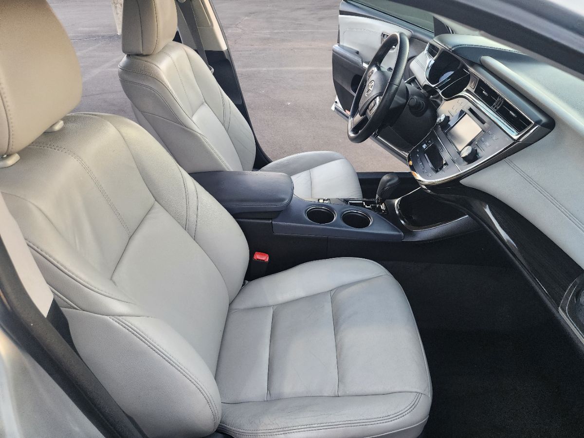 2013 Toyota Avalon XLE Premium photo 13