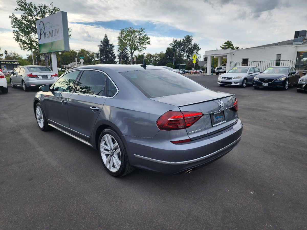 2017 Volkswagen Passat SEL Premium photo 3
