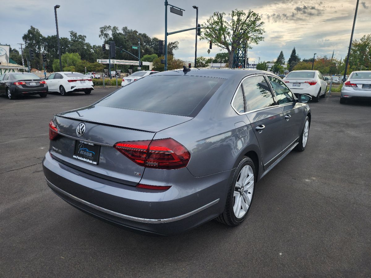 2017 Volkswagen Passat SEL Premium photo 5