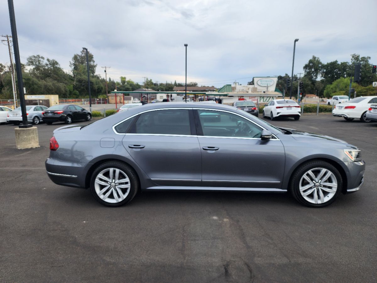 2017 Volkswagen Passat SEL Premium photo 6