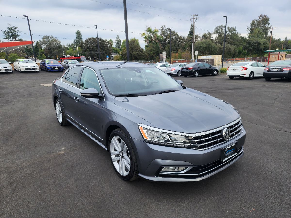 2017 Volkswagen Passat SEL Premium photo 7