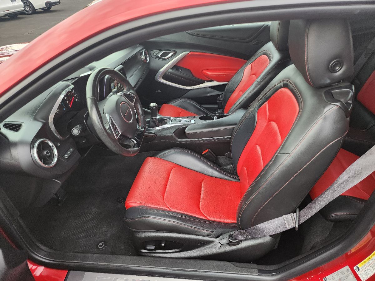 2016 Chevrolet Camaro 2LT photo 9