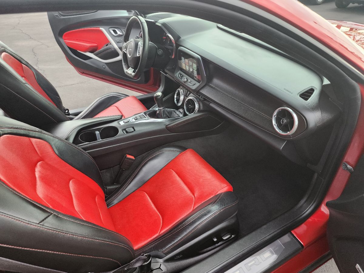 2016 Chevrolet Camaro 2LT photo 11