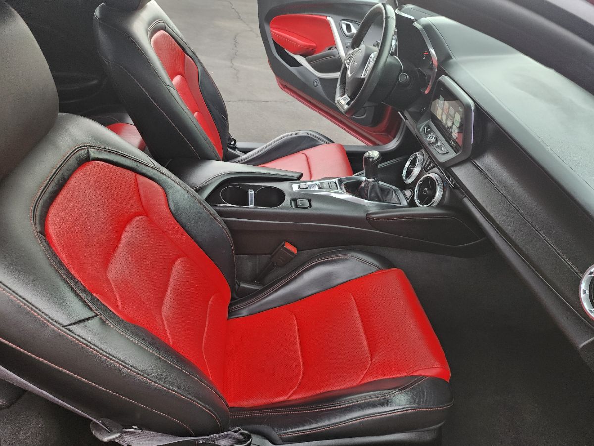 2016 Chevrolet Camaro 2LT photo 12