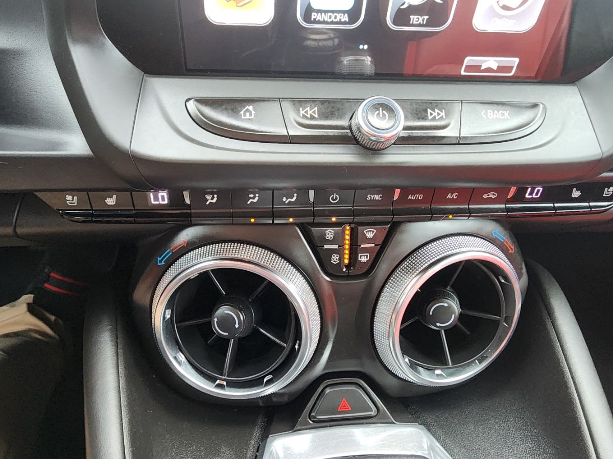 2016 Chevrolet Camaro 2LT photo 15