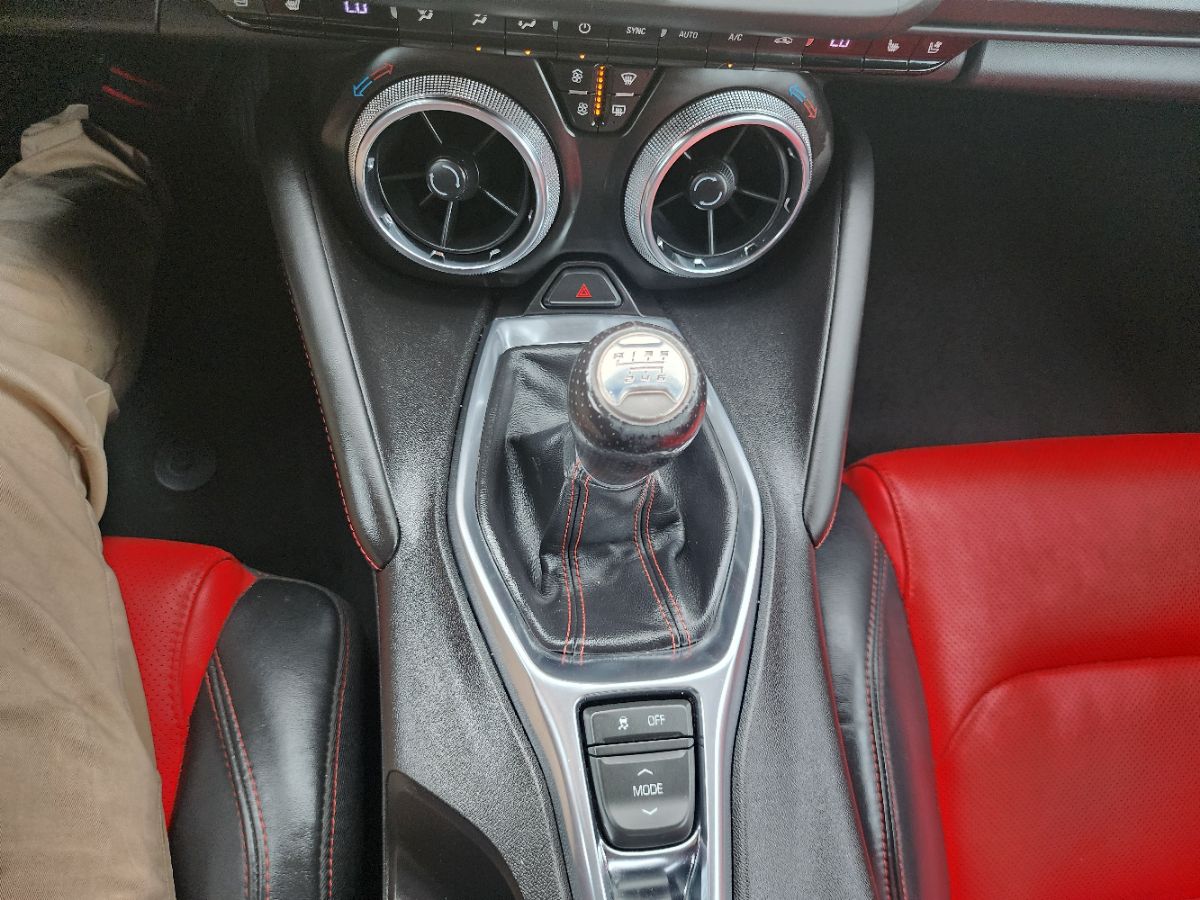 2016 Chevrolet Camaro 2LT photo 16