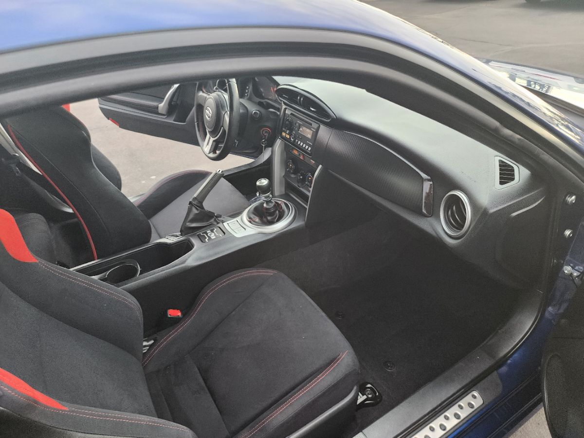 2013 Scion FR-S photo 11